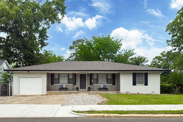 Your own driveway, 700 steps from Oaklawn — Hot Springs Breakaway