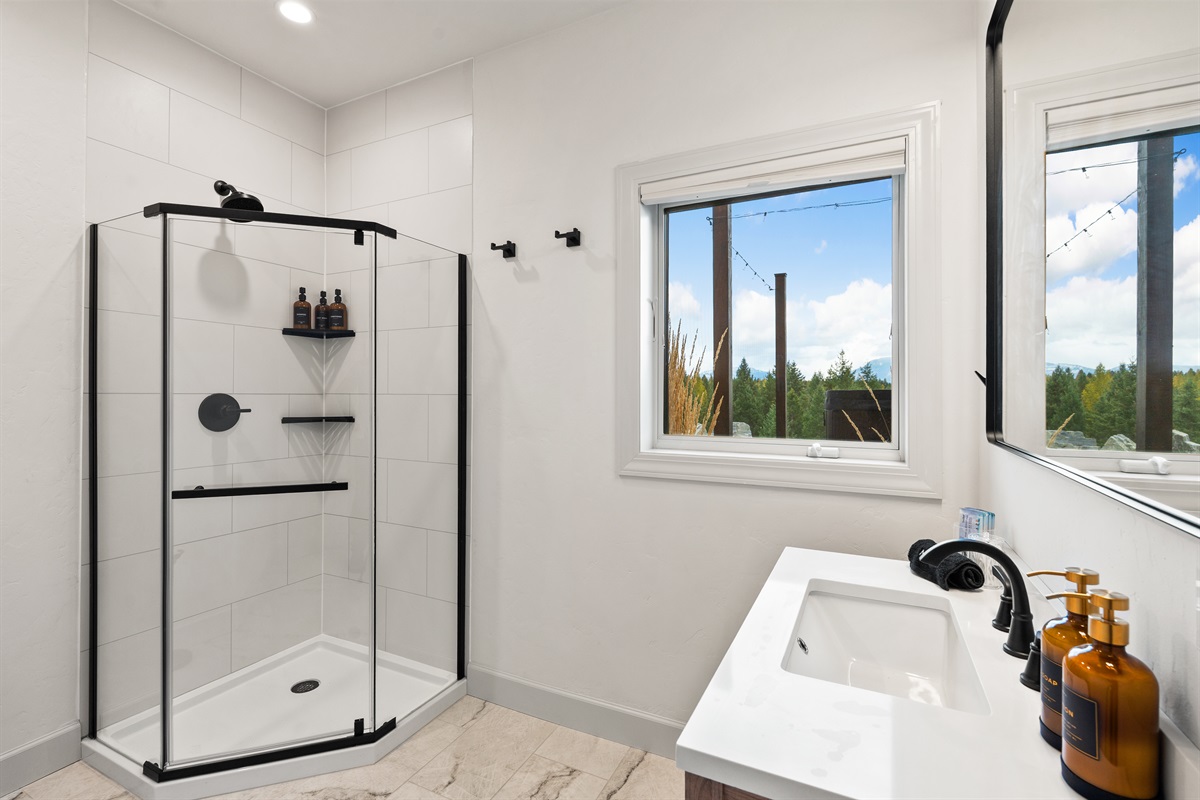 Shared bathroom downstairs #2