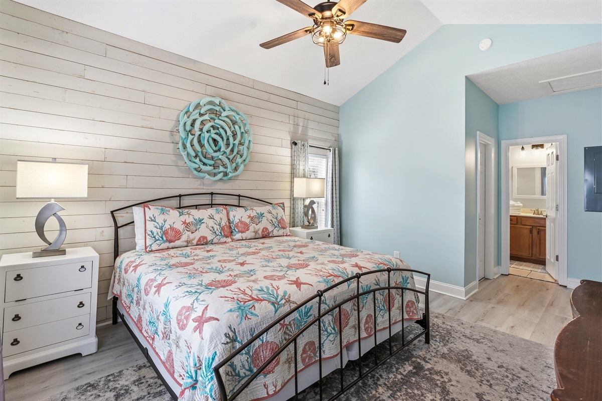 King Bed in main bedroom with ensuite