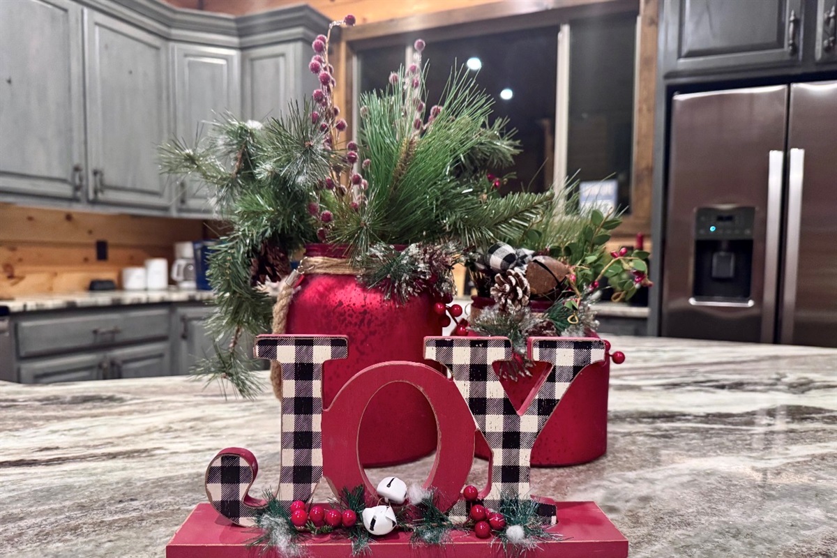 Festive cabin vibes: holiday arrangements and cozy kitchen details at our Hochatown vacation rental