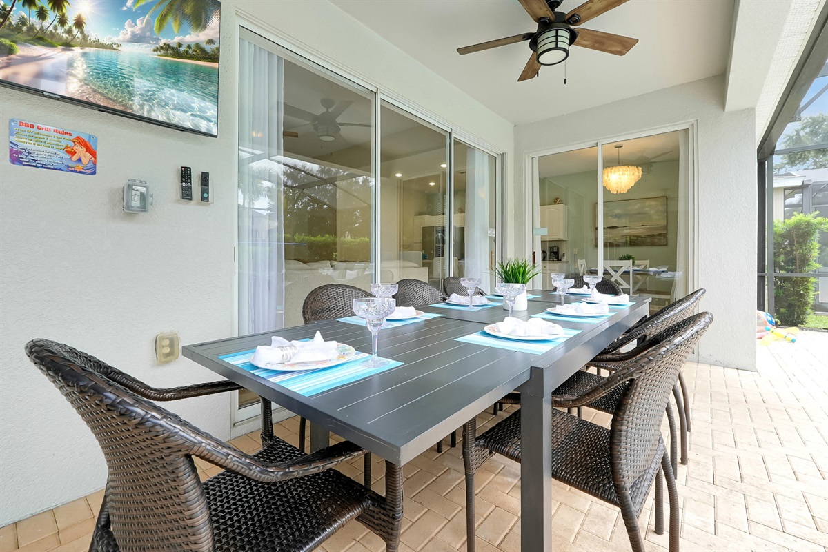 Outdoor dining for 10-12