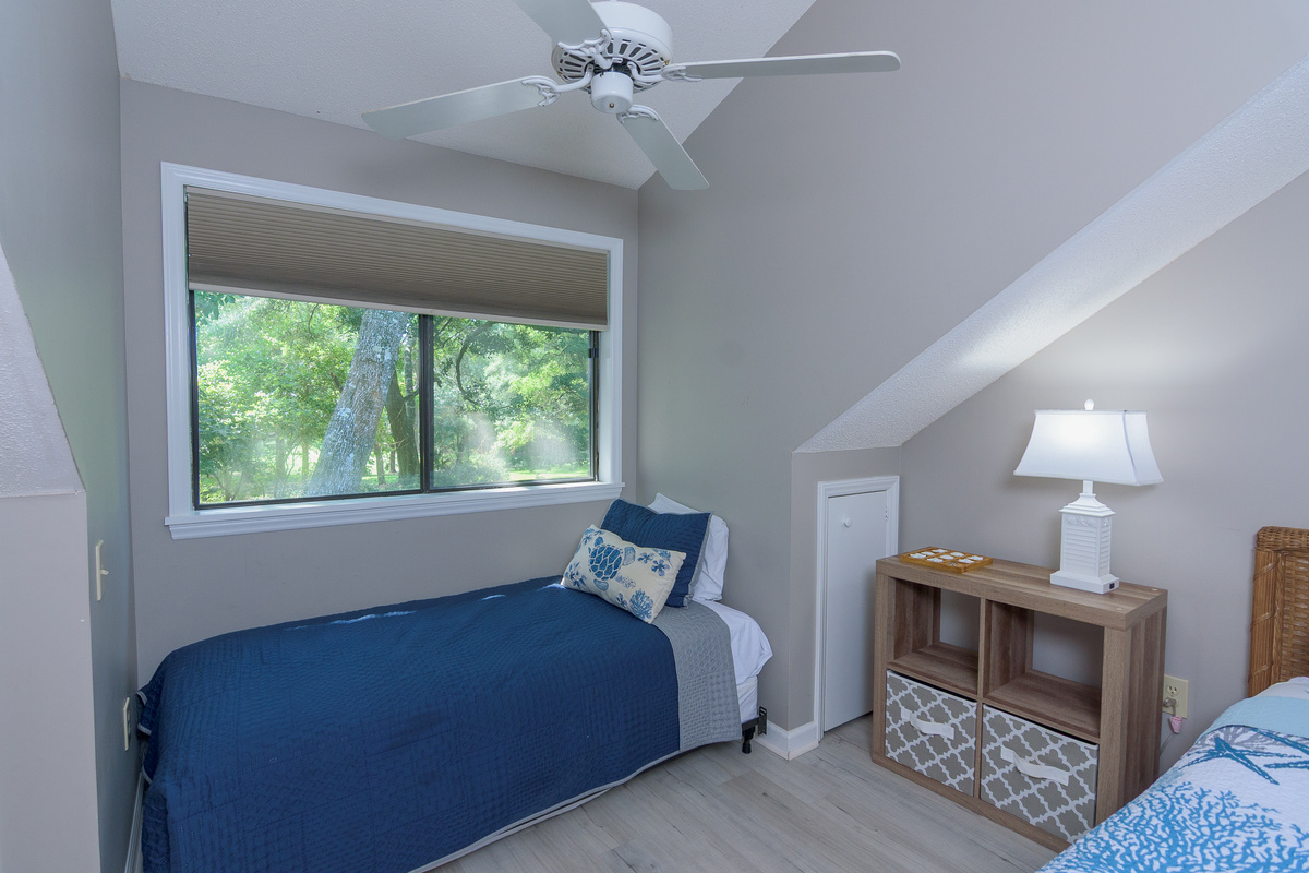 King and a twin bed in this spacious Main bedroom with ensuite