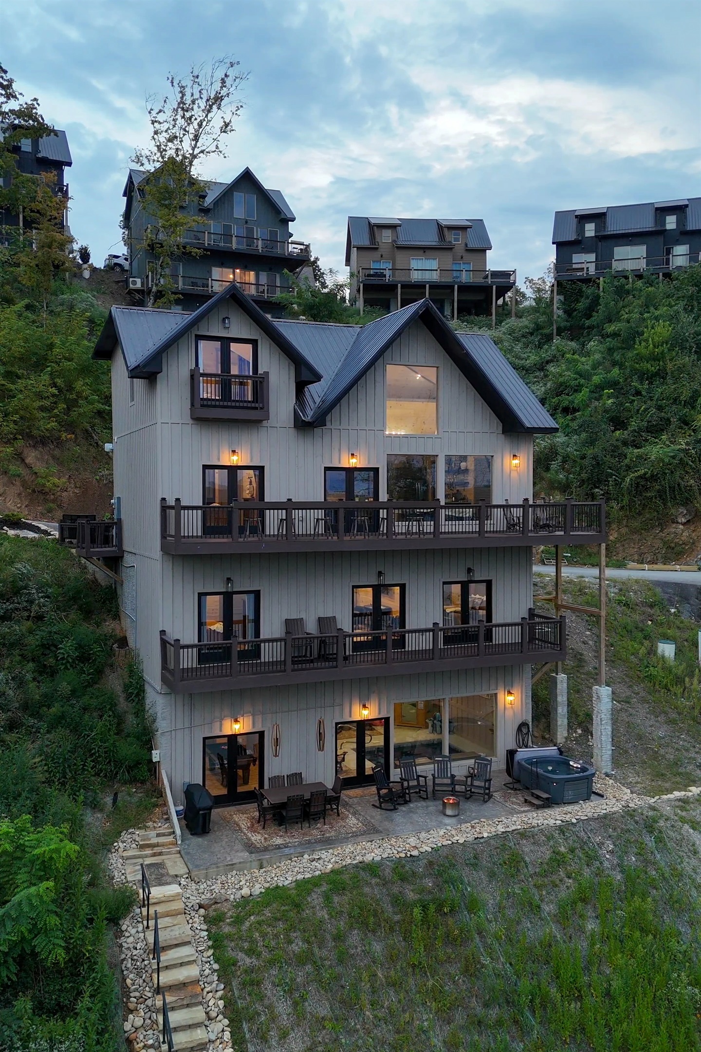 Lakefront cabin with 4 floors of fun!