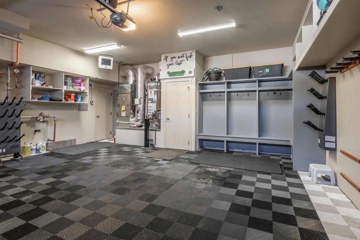 The spacious 2-car garage at Slopeside Solitude is built for mountain life—featuring custom gear storage, convenient benches, and 2 commercial-grade boot and glove warmers. Start your day with toasty gear or dry off with ease after a full day on the slopes