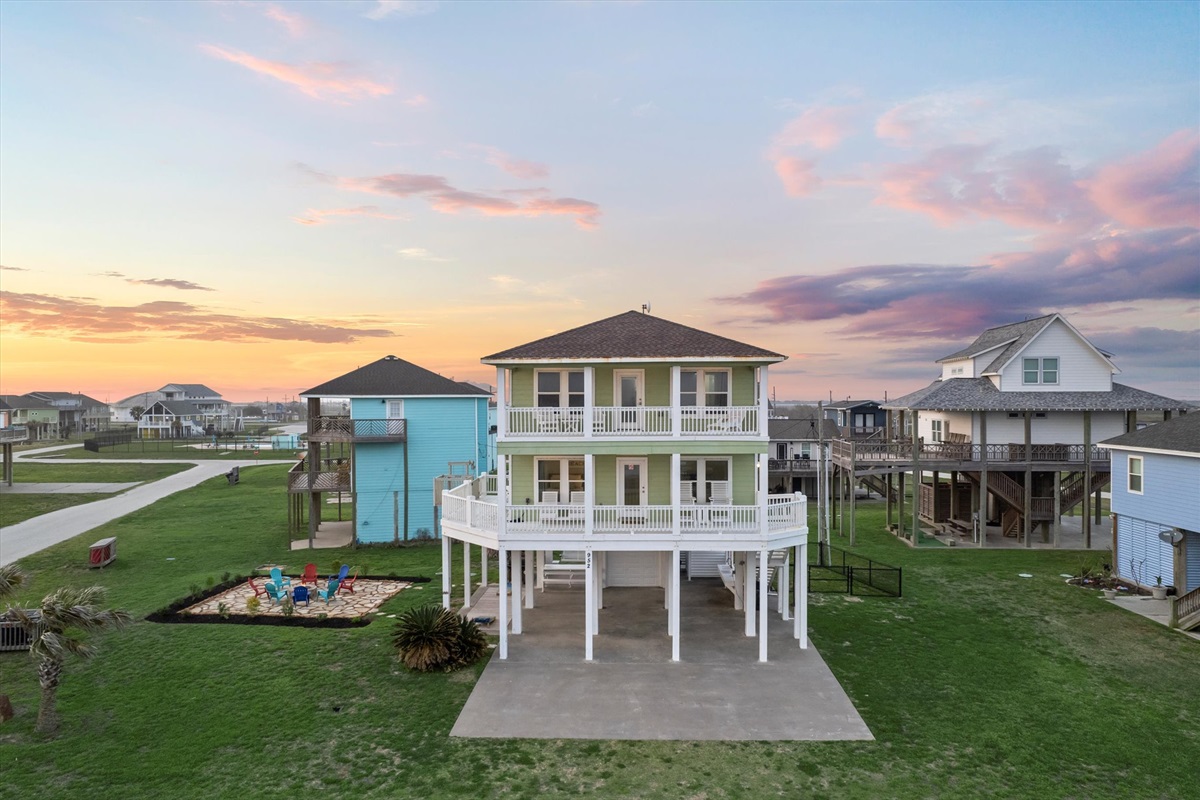 84a4daac357b4e4a867a03aacbfb8f28 Large | Beachhouse | Texas | TX | Vacation Homes | Galveston | Crystal Beach | Kokomo | Breezy Days | Beachfront Elegance | Sunrise Serenity | Southern Sands Property Management, LLC
