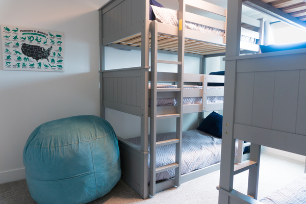 Bedroom 5: Two triple bunkbeds
