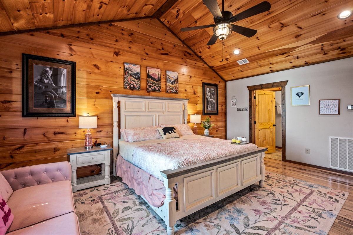Top Level Dolly Parton King room