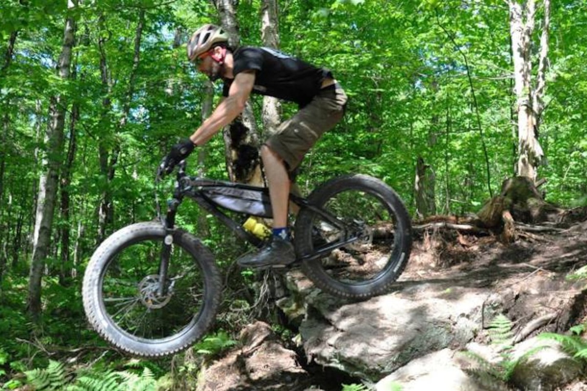 Vélo de montagne au Parc du Massif du Sud.