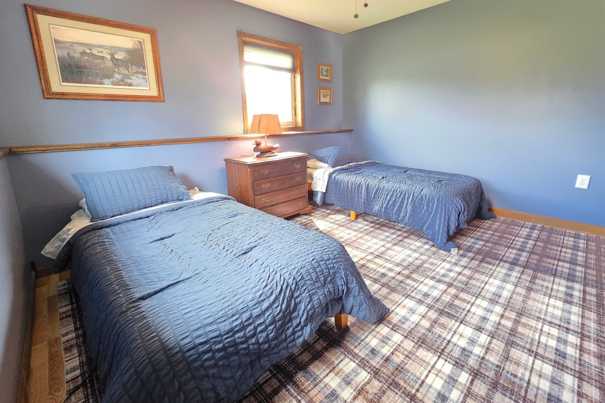 Bedroom #3 with two twin beds