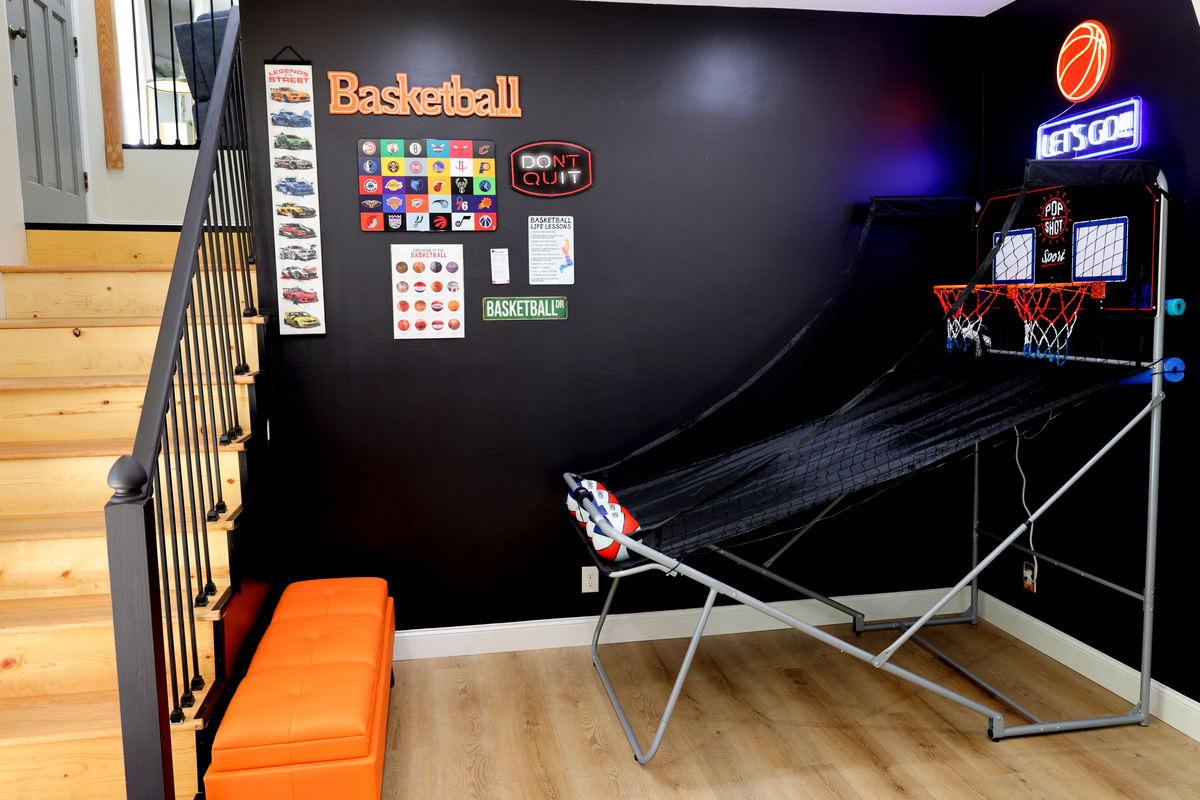 Fun indoor basketball game area for guests to enjoy during their stay