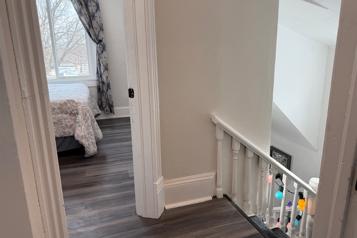 The landing leading to the two upstairs bedrooms.