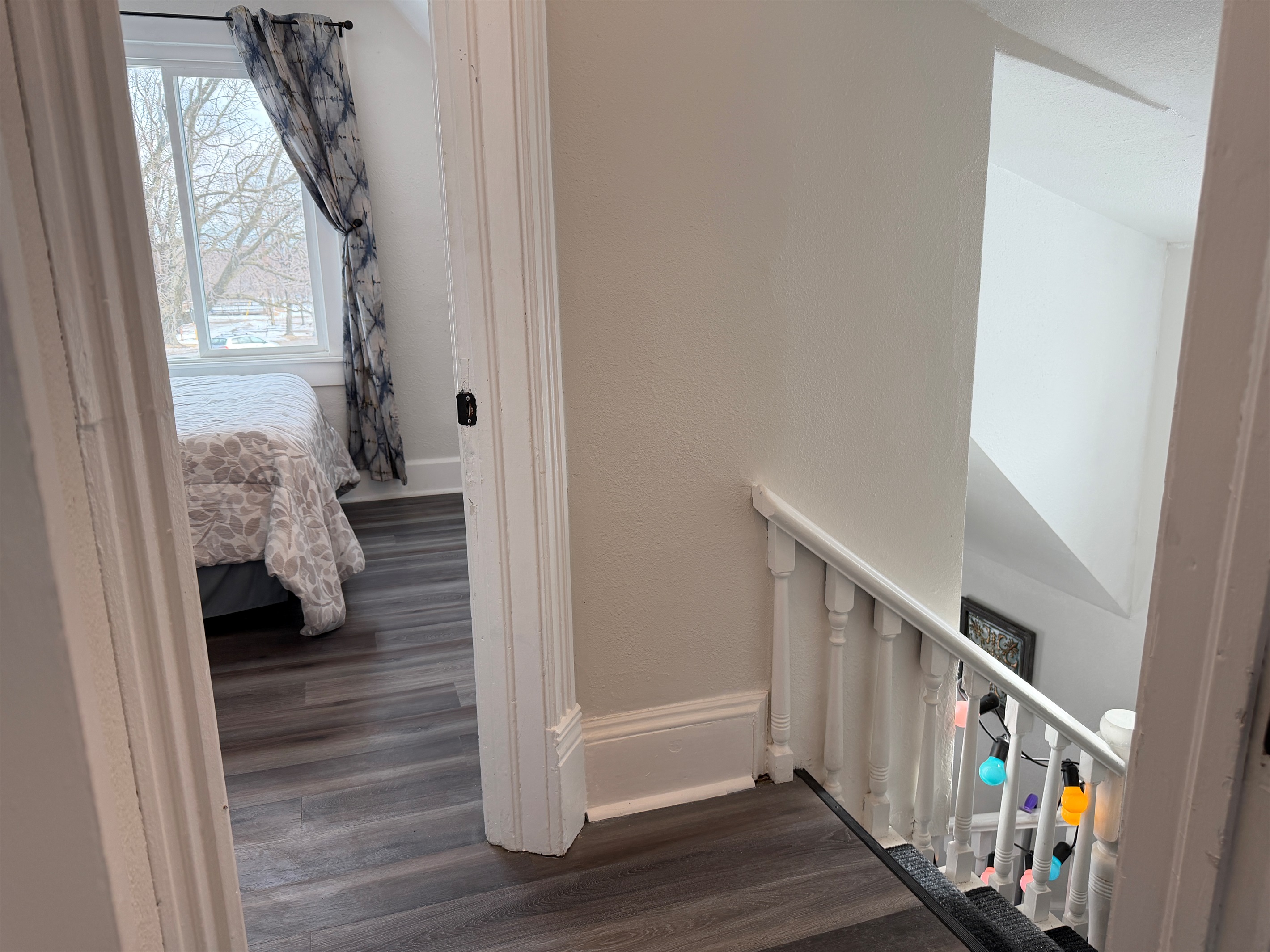 The landing leading to the two upstairs bedrooms.