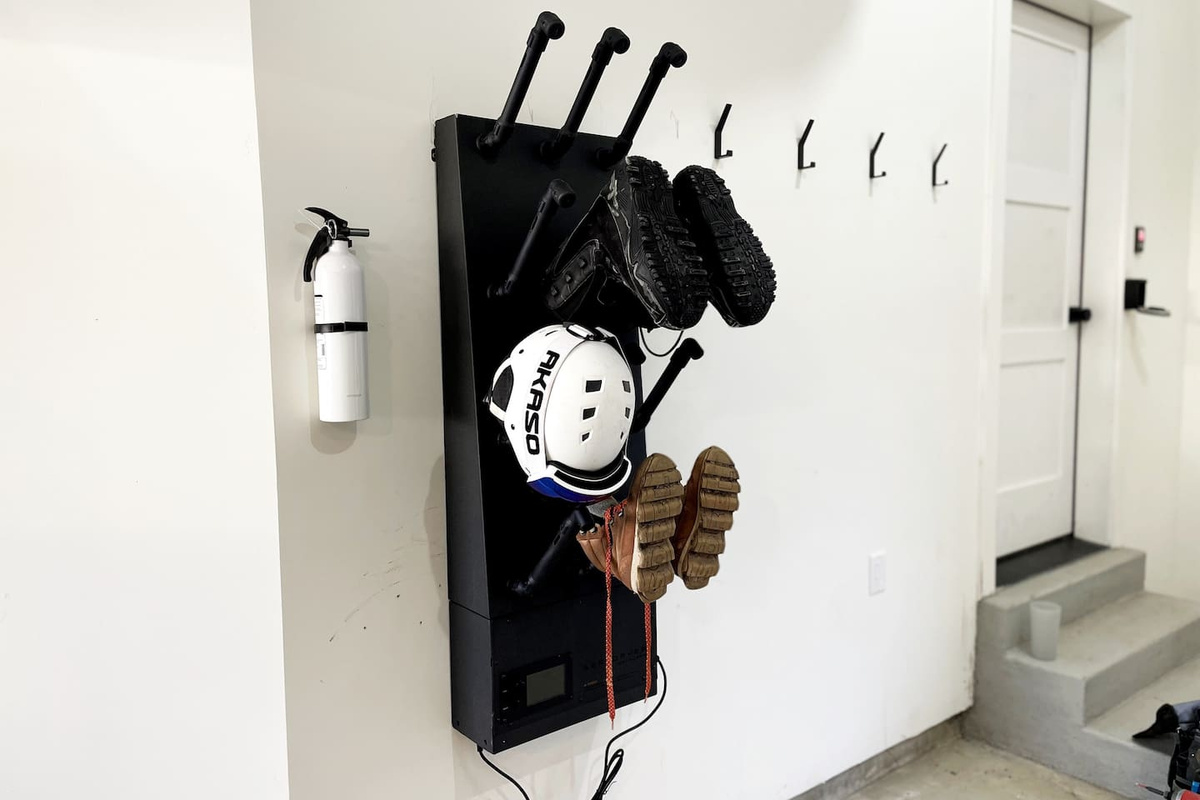 12-Port Boot & Gear Dryer: say goodbye to cold, damp gear and hello to warm, dry perfection for your next adventure on the slopes! 