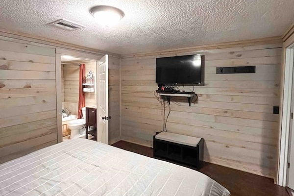 Queen bedroom
