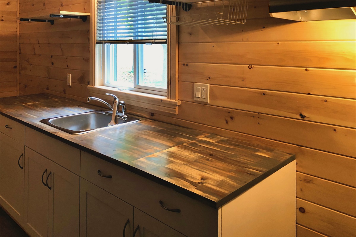 84cd85bfcbc94b0386528d8b97c93760 Large