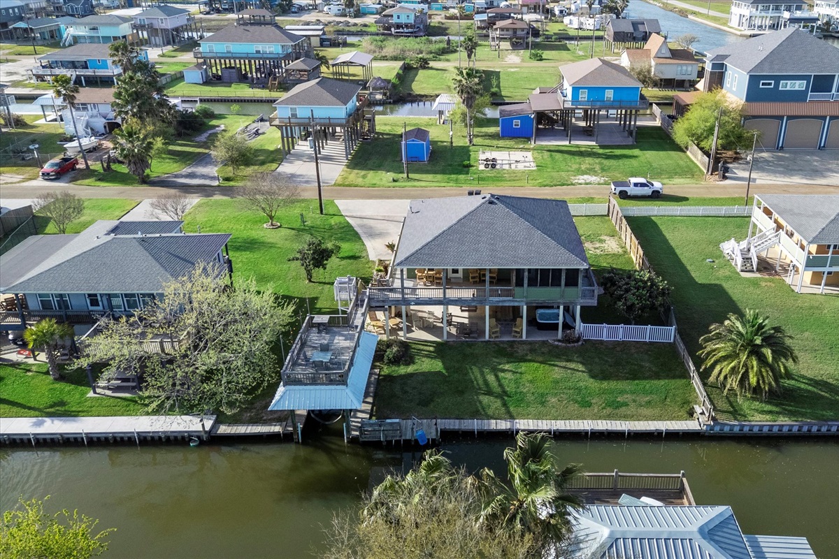 84d8e4128f7b45eeb02a29e0dfa64d1f Large | Beachhouse | Texas | TX | Vacation Homes | Galveston | Crystal Beach | Kokomo | Breezy Days | Beachfront Elegance | Sunrise Serenity | Southern Sands Property Management, LLC