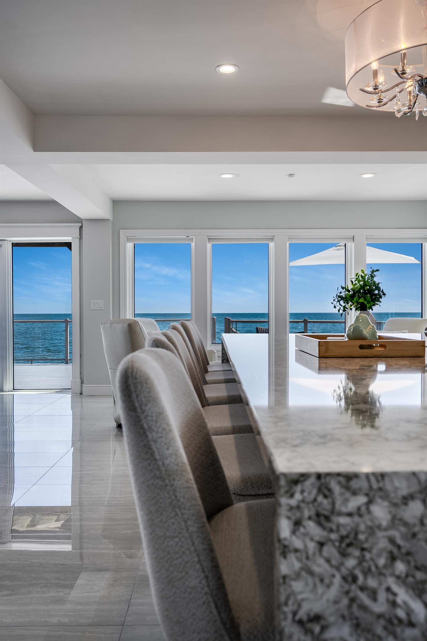 Kitchen island / Dining Room