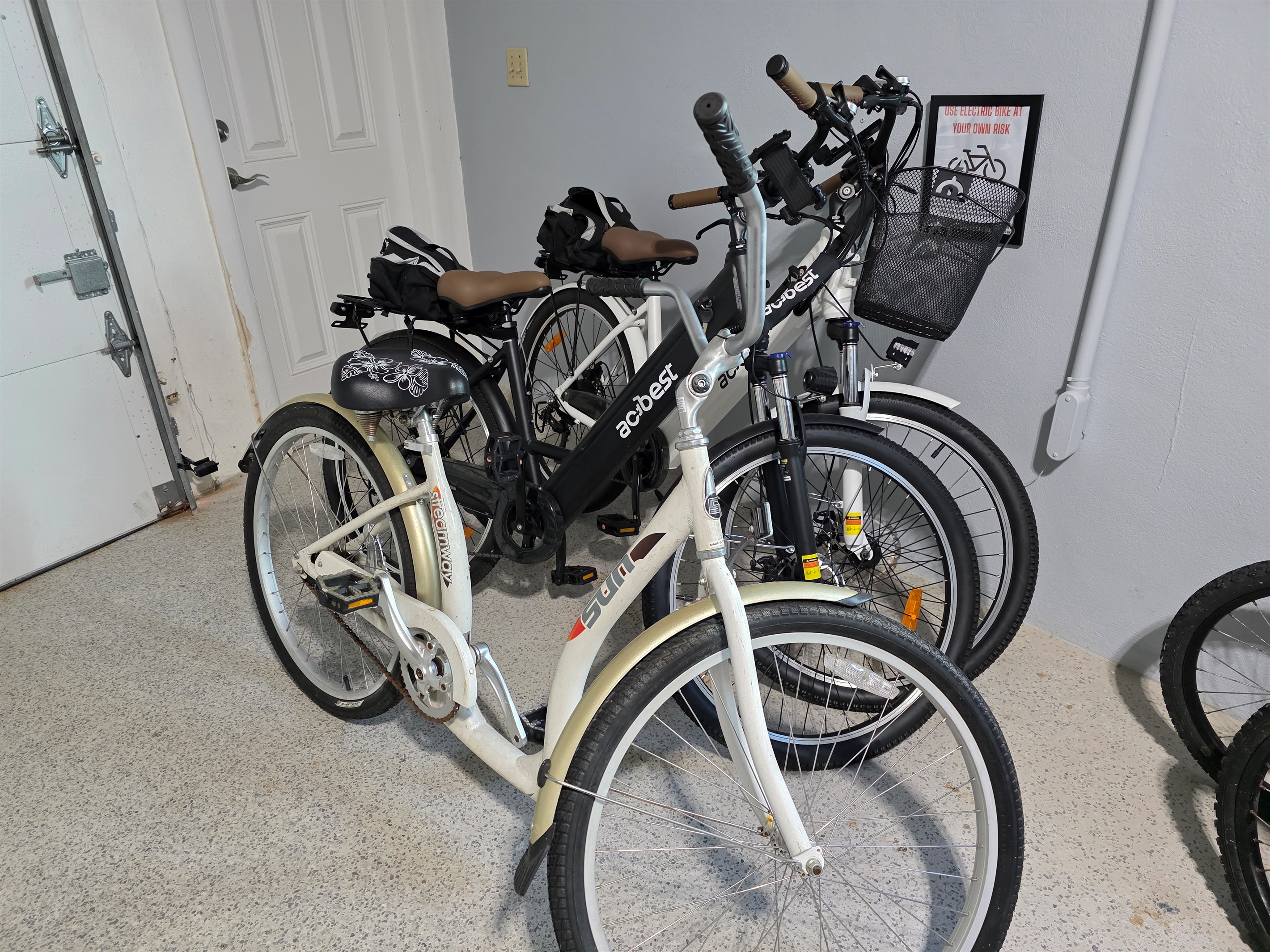 E-Bikes and pedal bikes