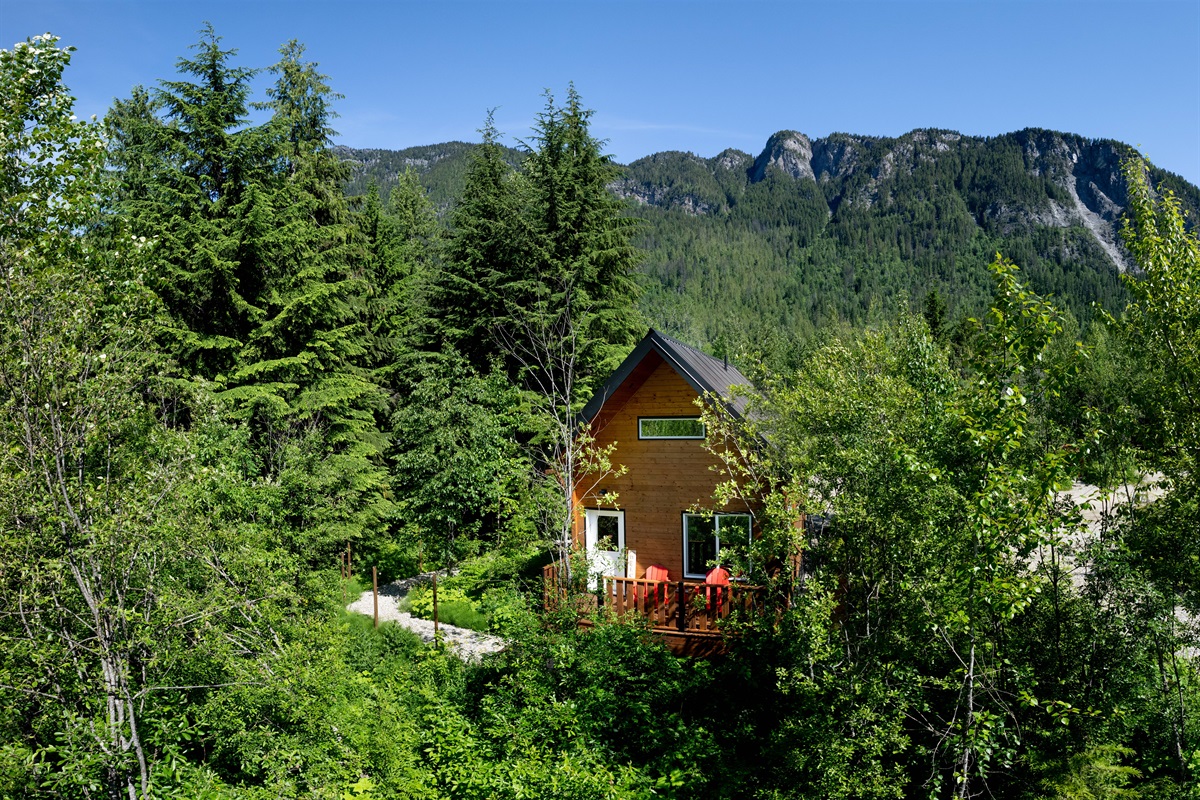 Tundra Lodge with Boulder Mountain behind