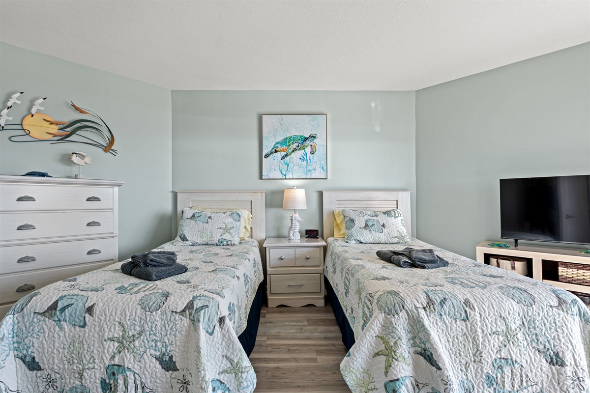 Twin Beds, Guest Bedroom