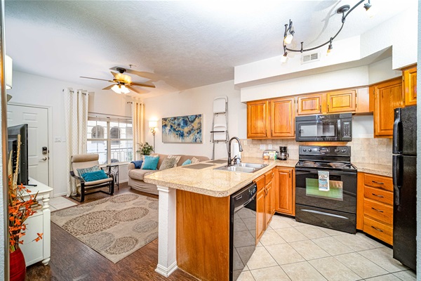 The Cozy Enclave - Bursting with Amenities