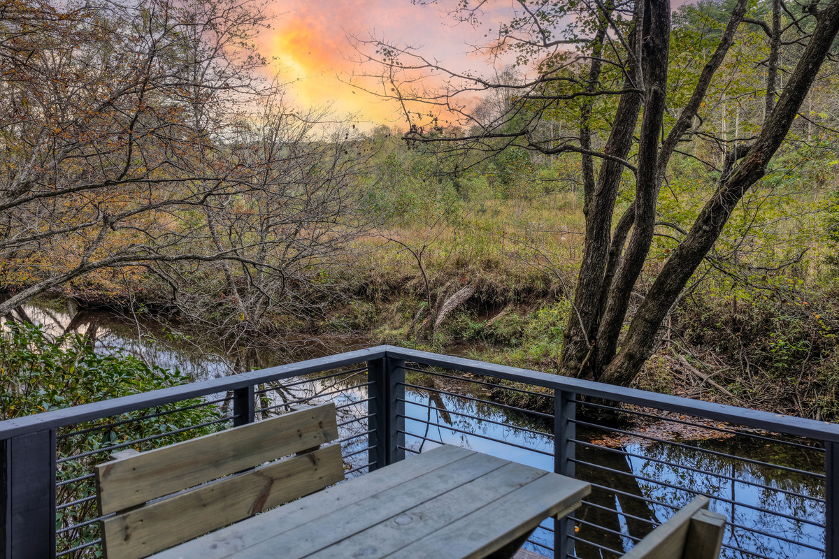 Laurel Lodge on Fightingtown Creek — Blue Ridge, Georgia