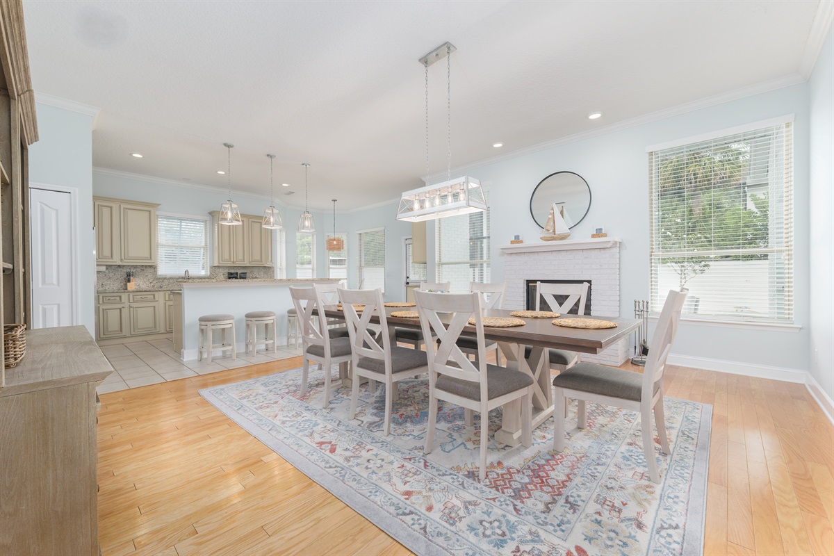 Bright and airy dining room - perfect for family meals and game nights