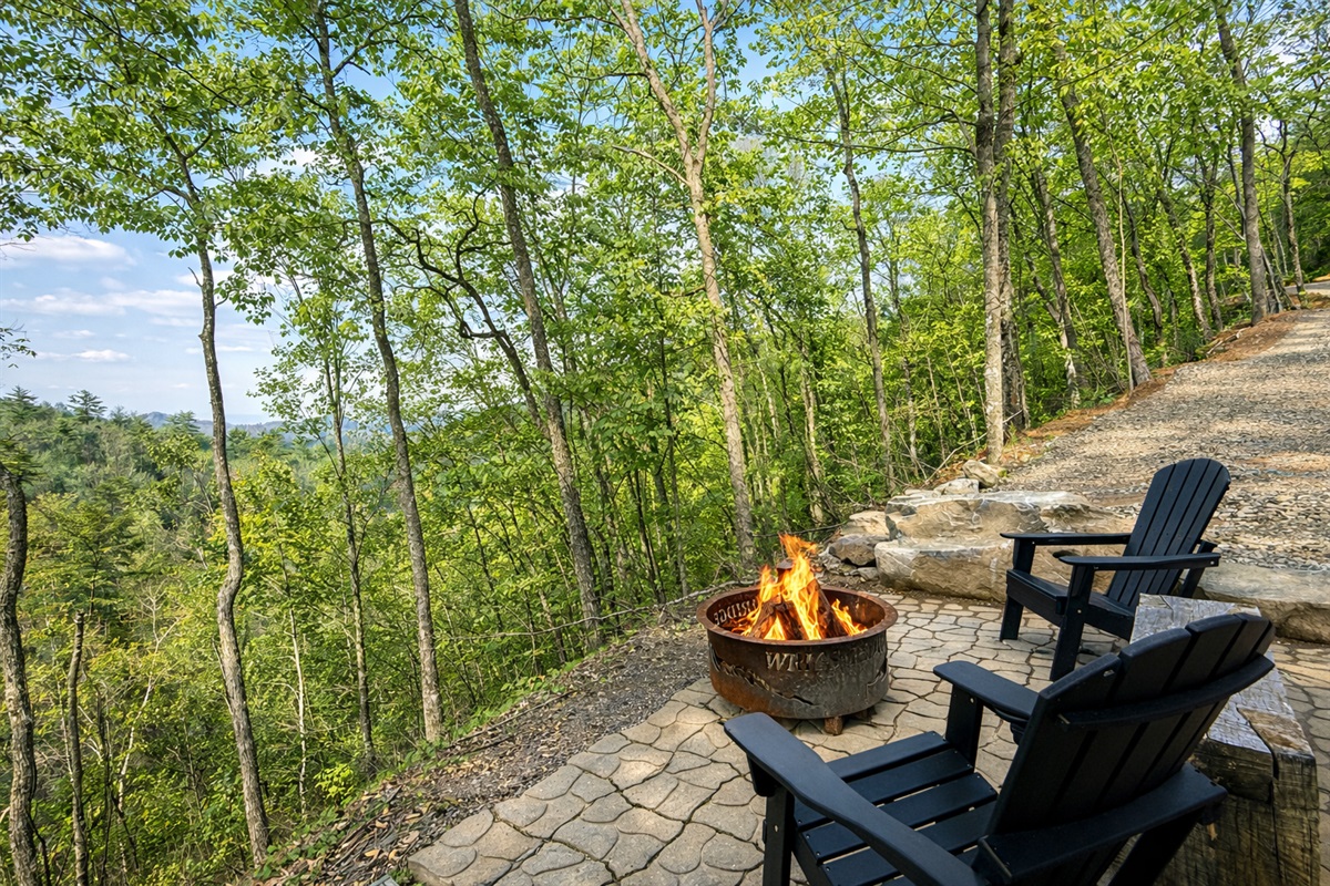 Crackling fire, cool mountain breeze, and a sky full of stars- this is where memories are made at Wrigs Ridge.