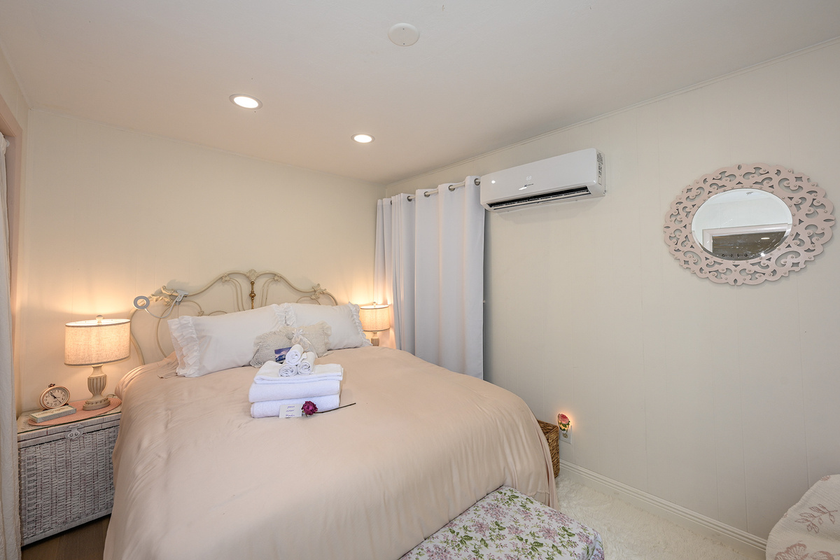 The Pearl Portal Room Queen Sized Bed. 