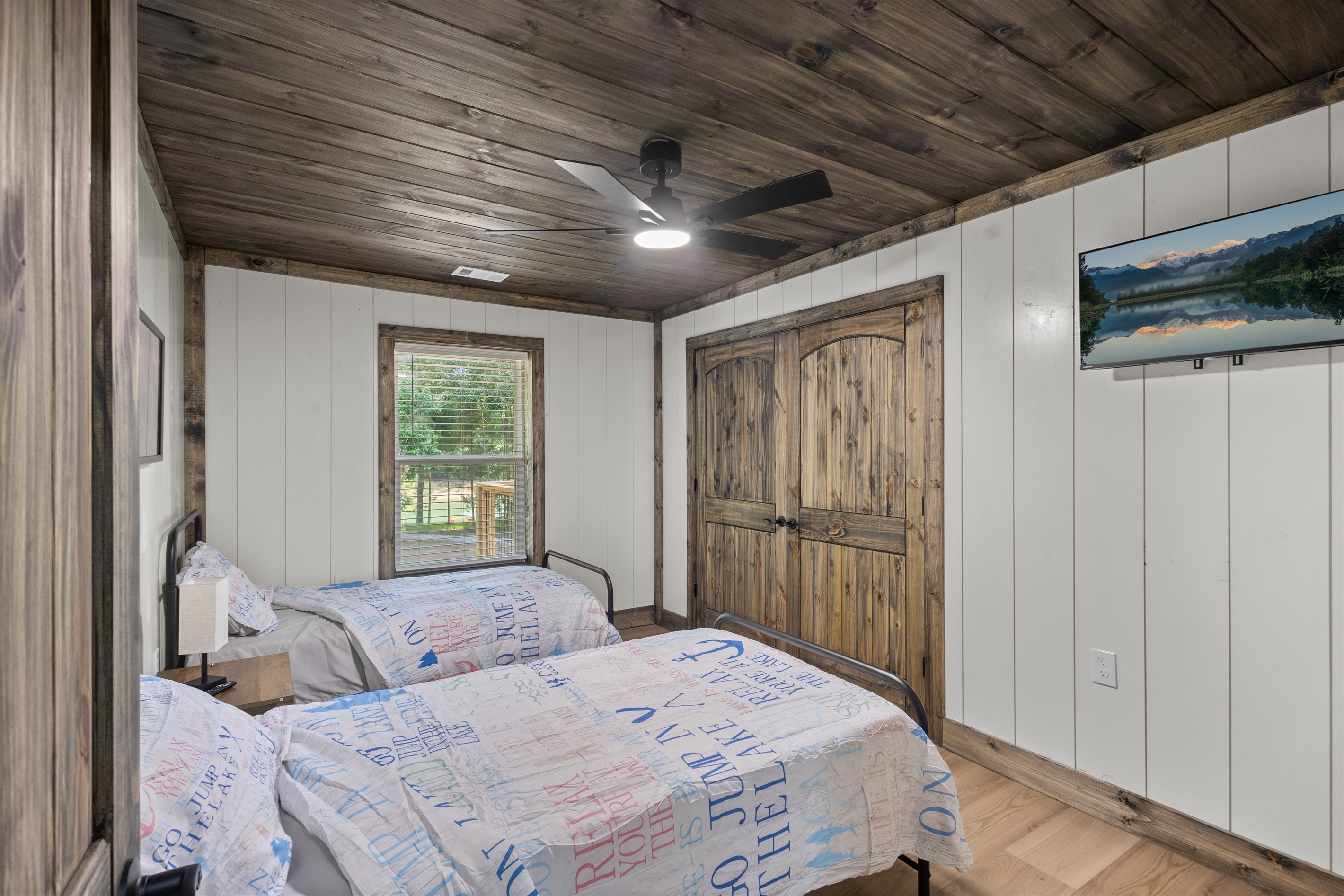 2 Twin Beds