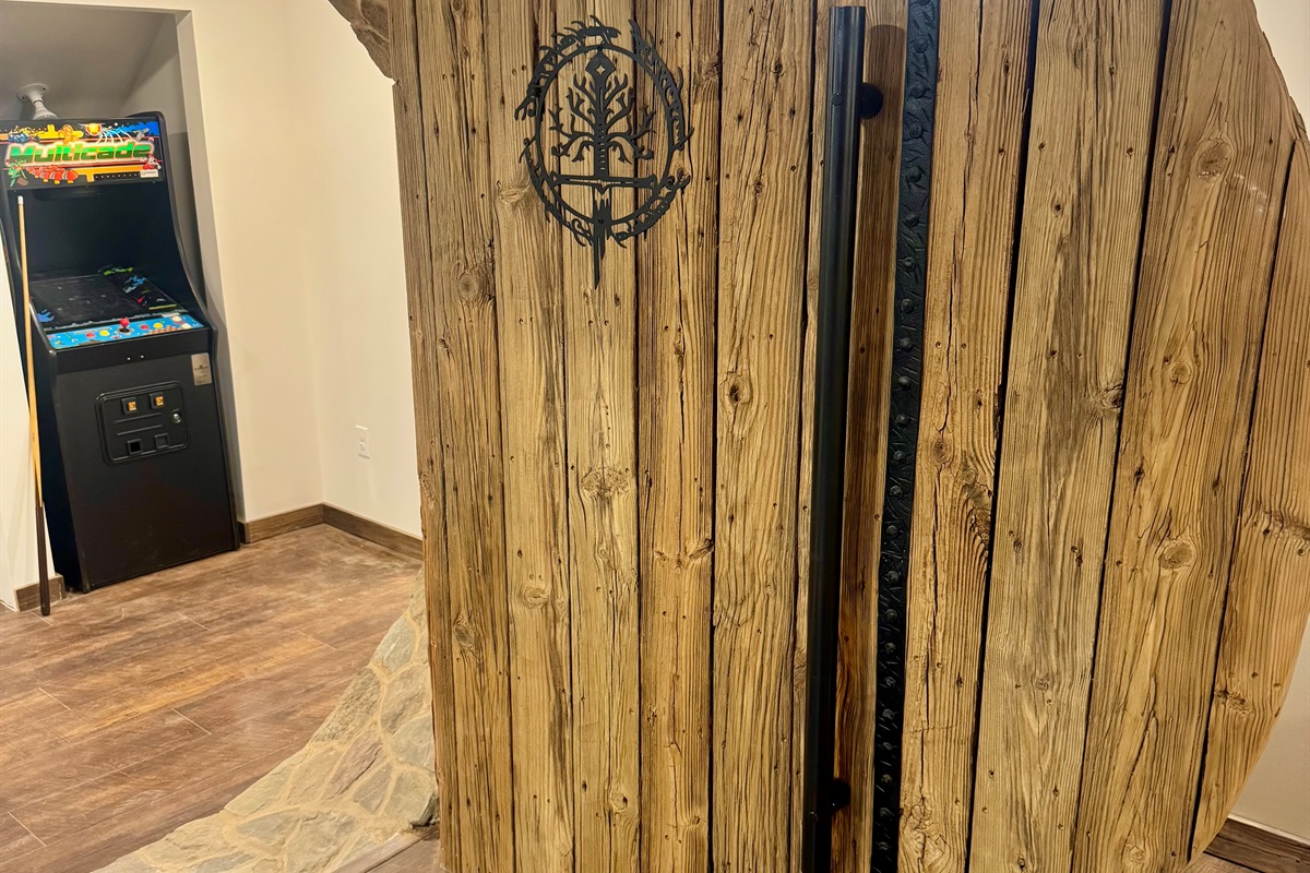 Hobbit door