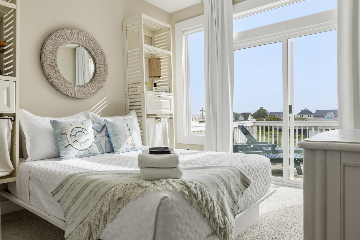 Bright & gorgeous views!
