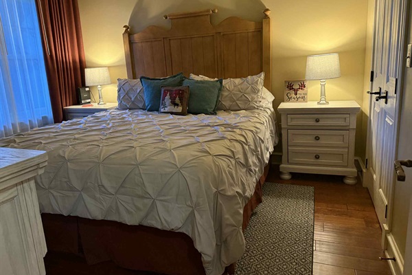 Guest Bedroom ~ I'm dreaming of a white Christmas