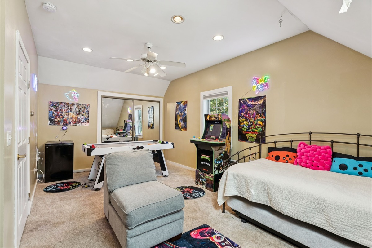 Bedroom #6 (4 twin Beds)