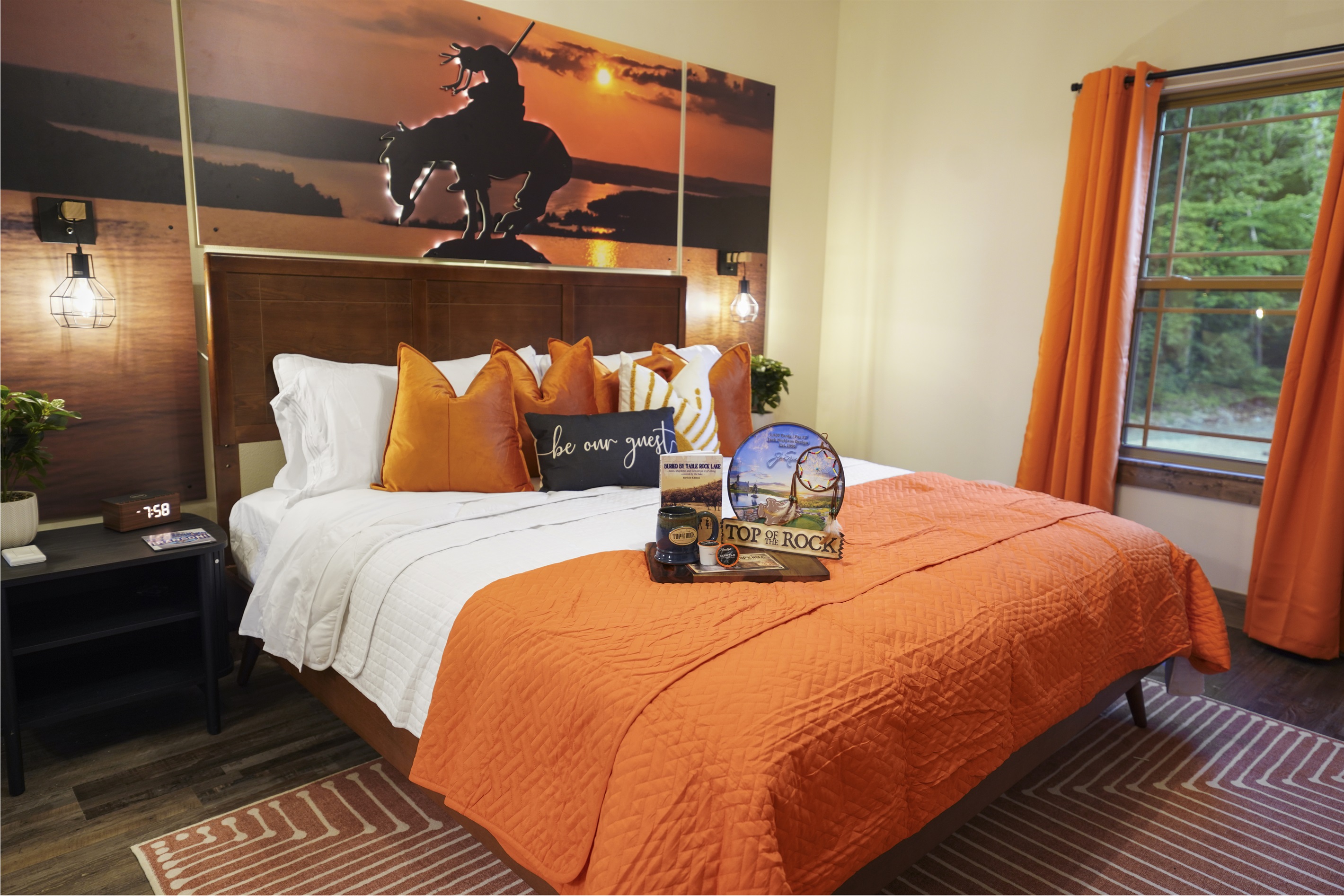 The Sunset over Tablerock Lake Room with luxury king mattress, bedding and attached ensuite bathroom