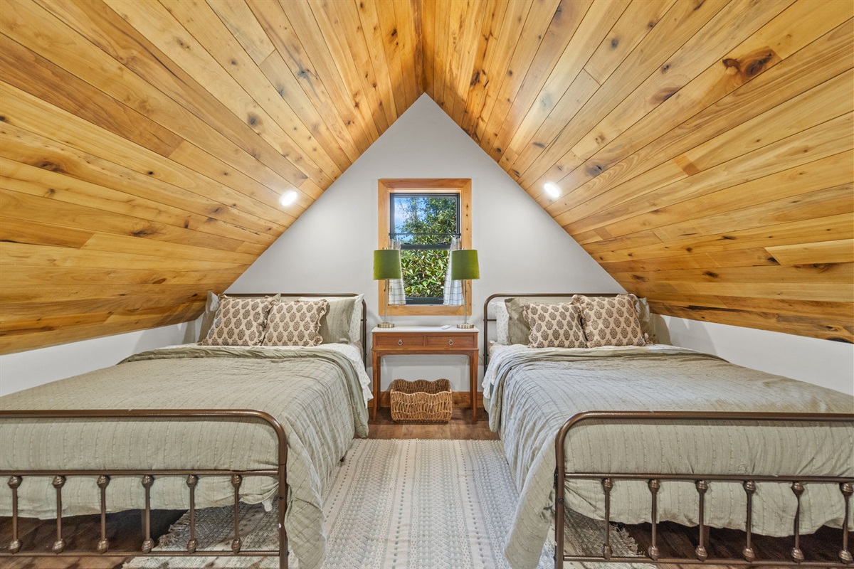 2 Full Beds located in loft
