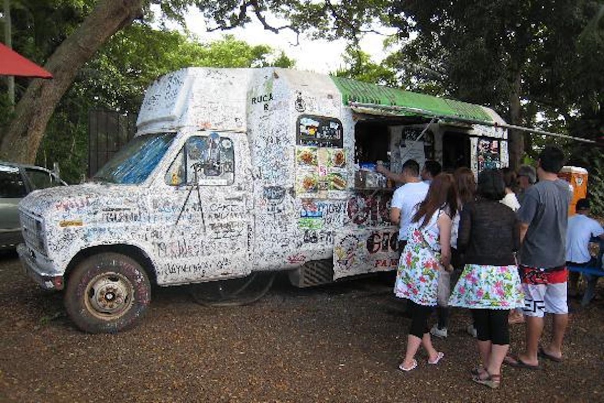 Giovanni's Shrimp Truck. The best garlic shrimp on the island. Kahuku is known as the garlic shrimp capital of Oahu, so you won't want to miss out on this. This is also just across the street from our home. So many great food options within walkingdistance