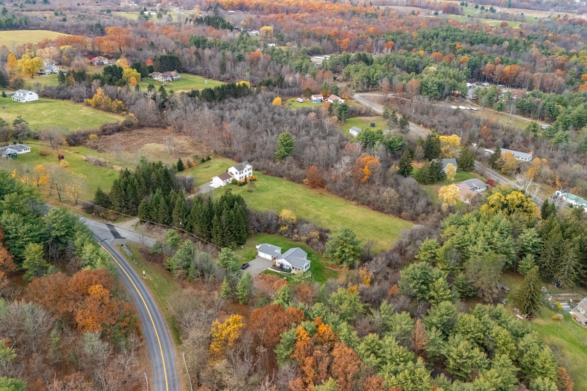 Located 3 min. from Seneca lake and Watkins Glen