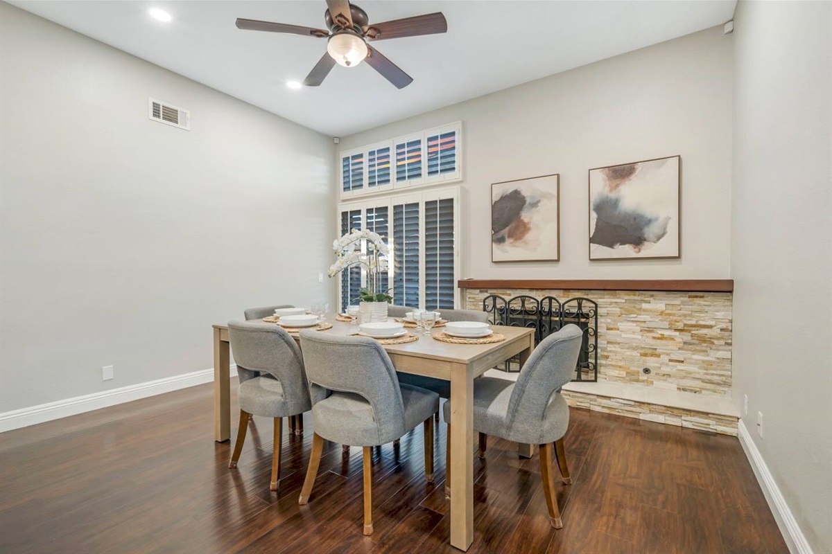 You can set the dining table for six with elegant plates, cutlery, and glassware. It includes bowls for sides and placemats. A beautiful centerpiece adds charm, creating a perfect setting for enjoying a delicious home-cooked meal together.