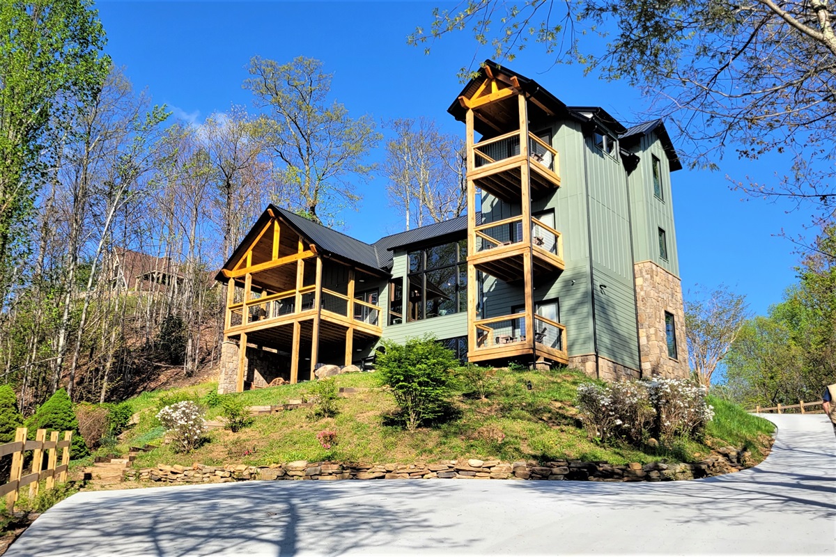 The view coming up the driveway