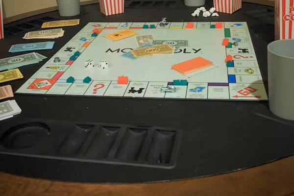 Lower level gaming table