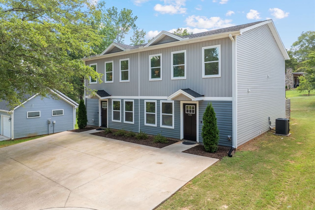 This is the full duplex listing - 2 side-by-side units