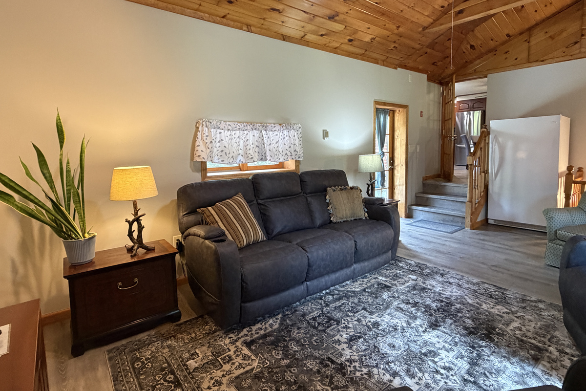 Great room with vaulted ceilings and SmartTV