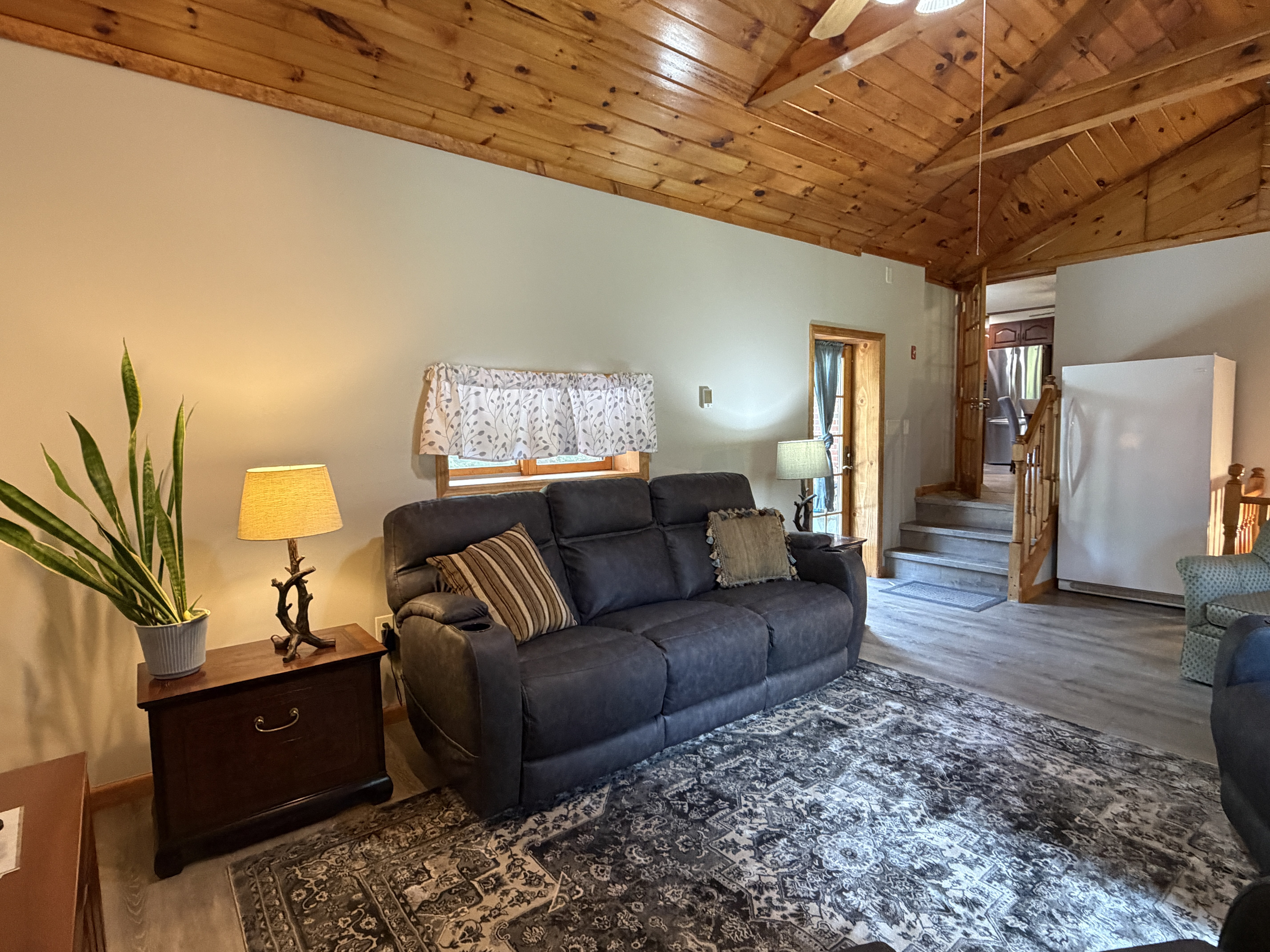 Great room with vaulted ceilings and SmartTV