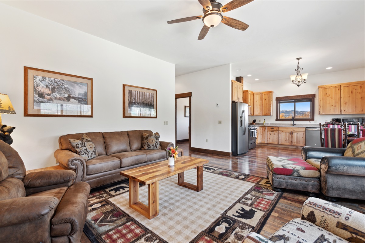 Spacious living area with rustic charm, inviting warmth, and mountain views. Perfect for gatherings!