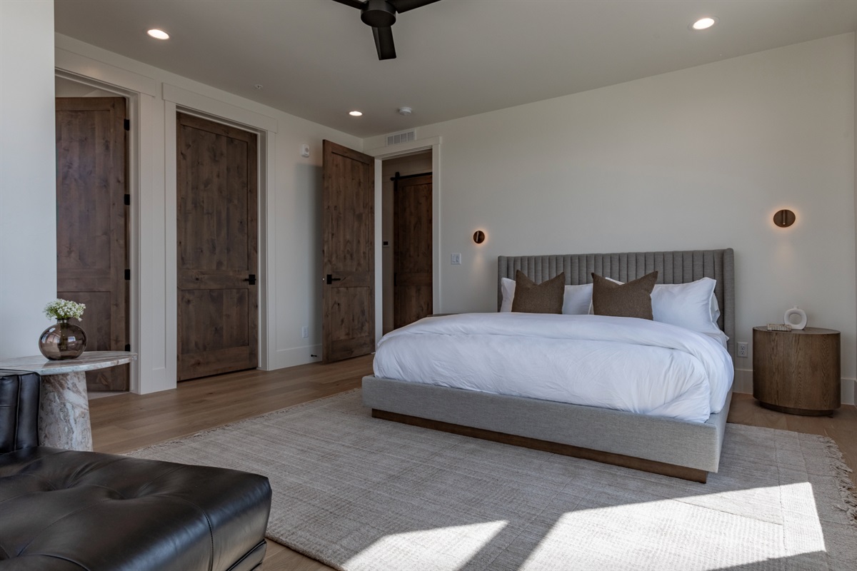 Middle Teton - Suite one king bed