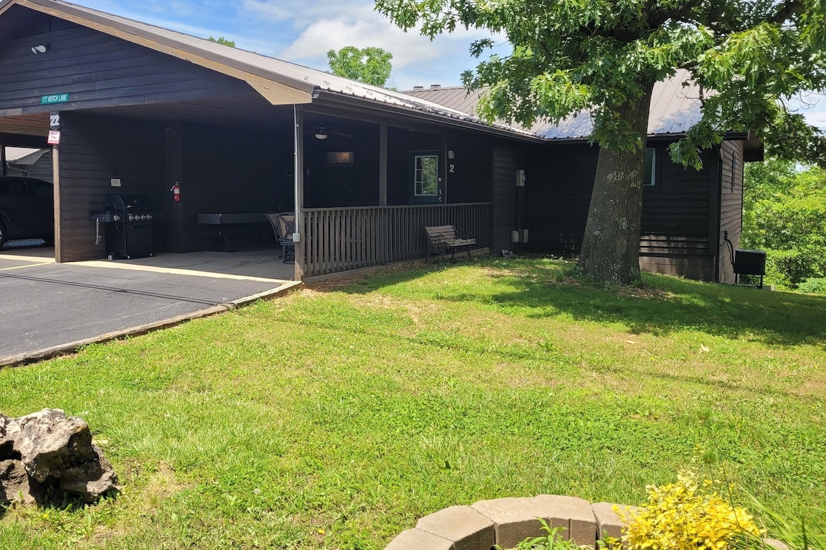 Branson HideAway Unit 2 front of building