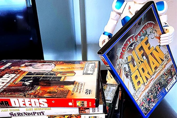 Howie SHOG selects his favorite movies from the 300+ colection. 