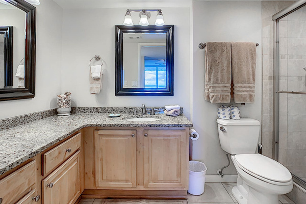 Main Bedroom's Bathroom