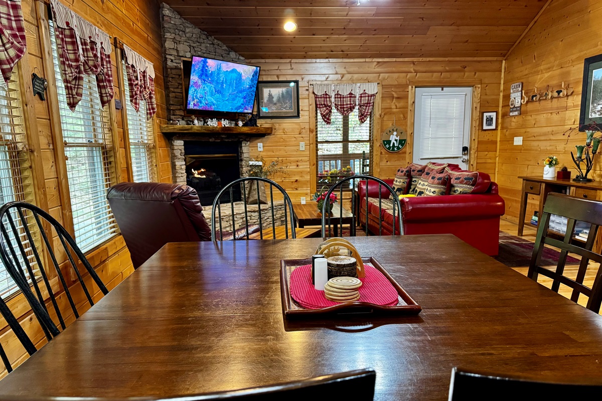 A table for 6 and a cozy living area is perfect for that nature getaway.